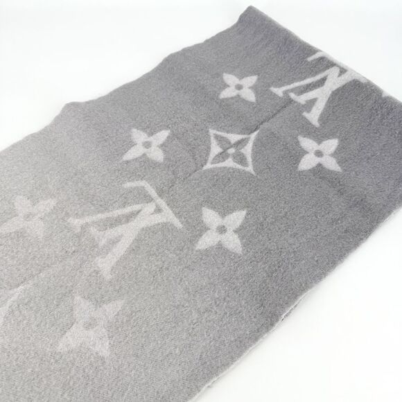 Louis Vuitton Muffler - Women's Echarpe - Reykjavik Gradient Cold Protection - Picture 8 of 10